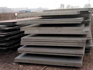 高强耐候钢在NaCl溶液中的腐蚀锈层特征和耐腐蚀性研究